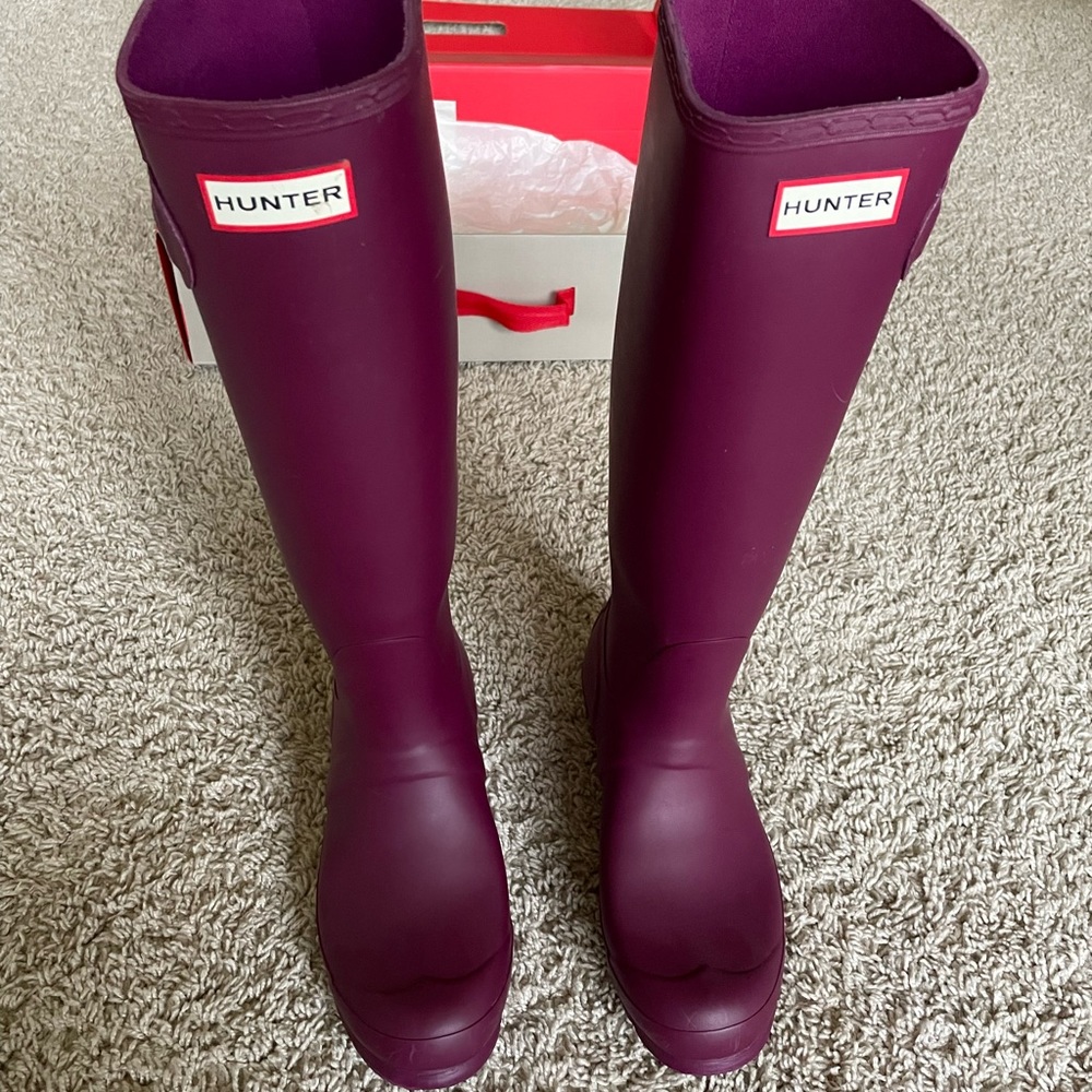 Hunter original tall rain boots (Matte Violet) SZ 8